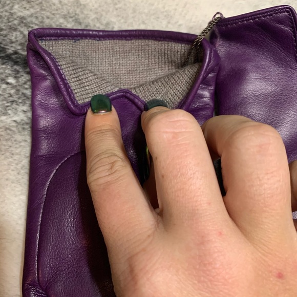 Coach Heritage Logo Leather Gloves Iris - Picture 5 of 6